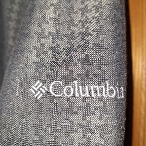 Columbia womens Black and gray pattern and metal clasps hooded ski jacket. NWOT - Picture 3 of 15
